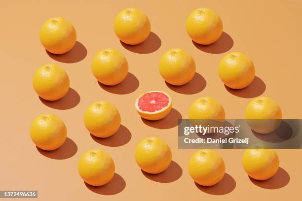 blood orange - bloedsinaasappel stockfoto's en -beelden