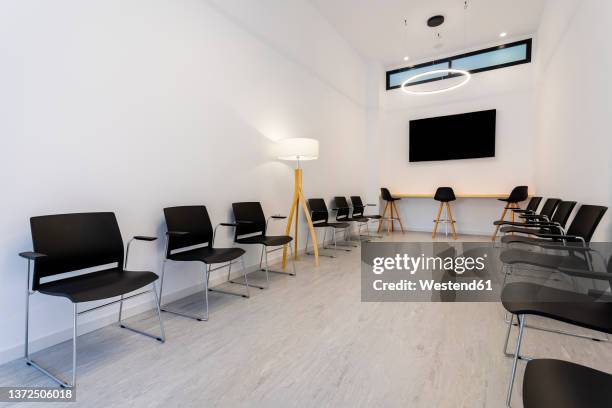 chairs arranged at modern medical clinic - waiting room clinic stock pictures, royalty-free photos & images