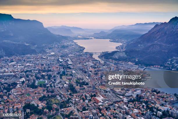 lecco città - pianura padana foto e immagini stock