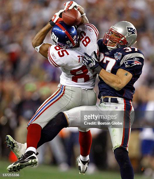On the Giants final drive of Super Bowl XLII facing third and fifth on the Patriot's 44 yard line and 1:15 left in the game, New York Giants receiver...