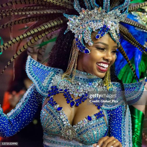 samba brasiliana e bellezza - brazilian carnival foto e immagini stock