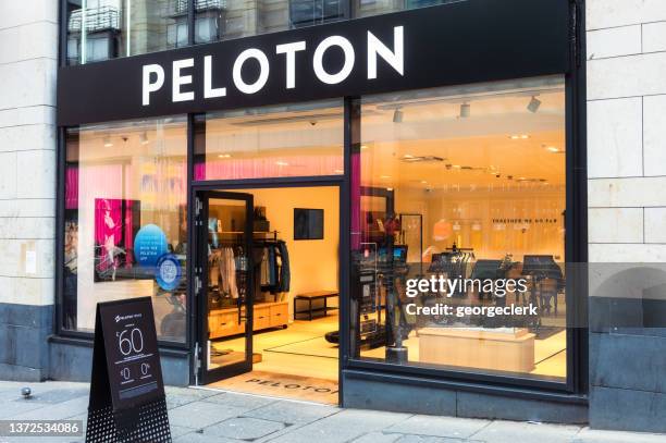 tienda peloton - pelotón fotografías e imágenes de stock