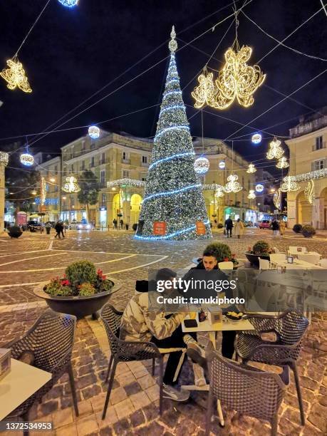 culture du bar italien - apero noel photos et images de collection