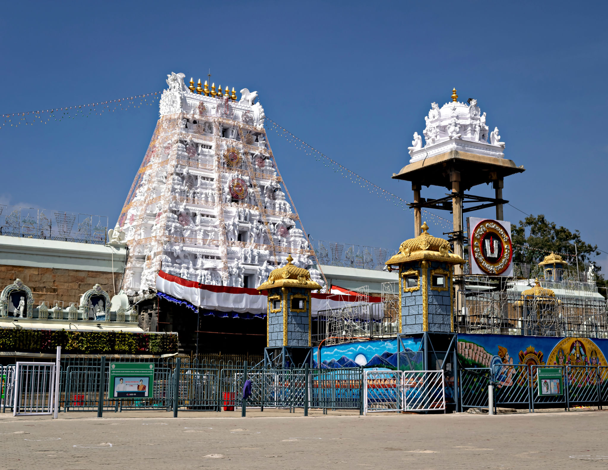 Tirupati temple crowd