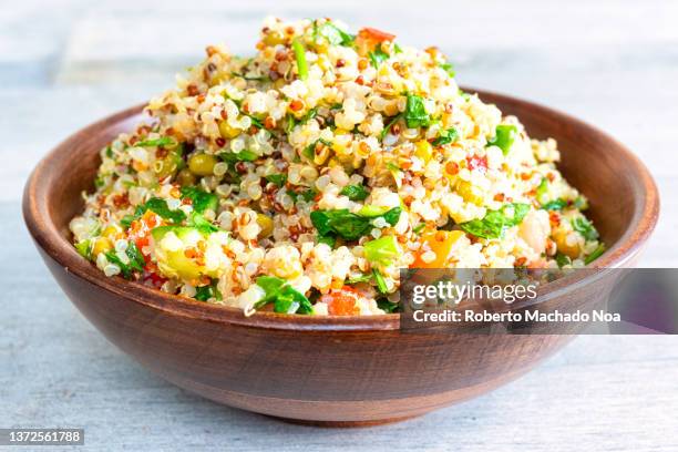 studio shot of mixed quinoa salad - quinoa photos et images de collection
