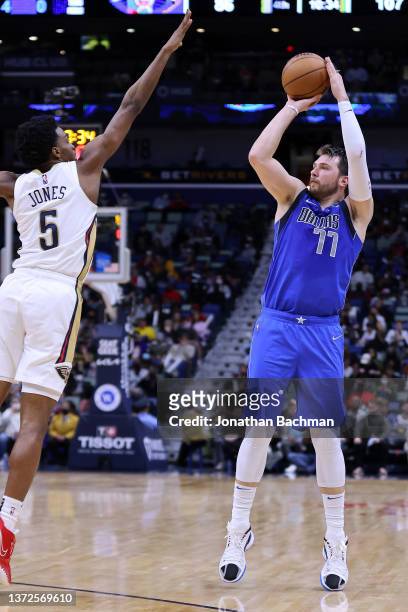 Luka Doncic of the Dallas Mavericks shoots over Herbert Jones of the New Orleans Pelicans during a game at the Smoothie King Center on February 17,...