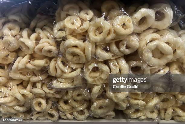 sprinkle biscuit - confeito colorido para bolos imagens e fotografias de stock