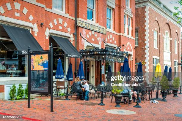 salem massachusetts restaurant patio - salem massachusetts imagens e fotografias de stock