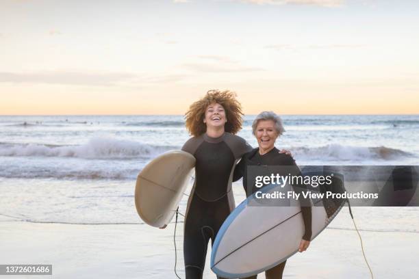 feeling the rush after a surf session - australia training session stockfoto's en -beelden