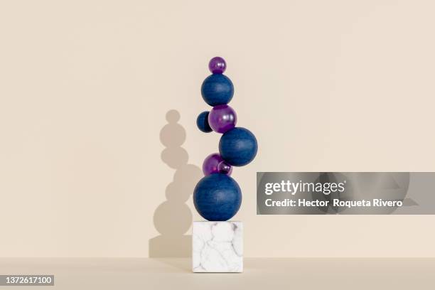 3d computer generated image of abstract figure formed with spheres with blue tones on cream background - escultura fotografías e imágenes de stock