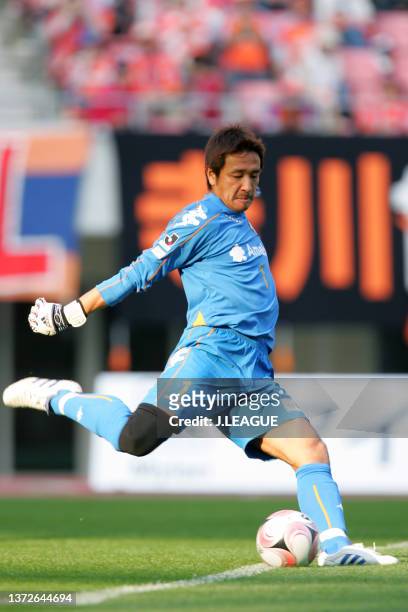 Yoichi Doi of Tokyo Verdy in action during the J.League J1 match between Albirex Niigata and Tokyo Verdy at Tohoku Denryoku Big Swan Stadium on April...