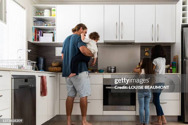 lunchtime with my girls - family with three children fotografías e imágenes de stock