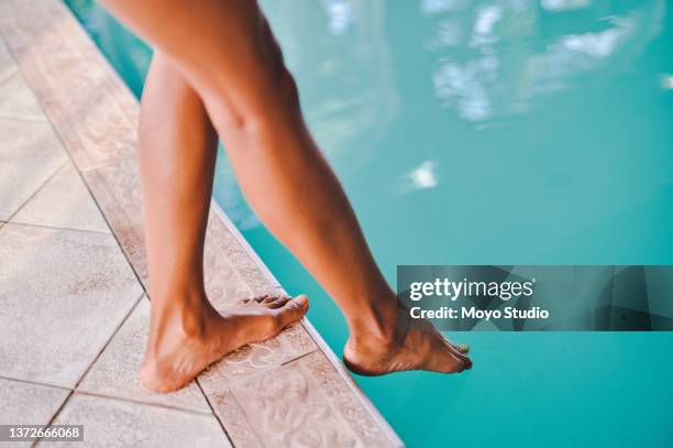 shot of an unrecognisable woman going for a swim at a beauty spa - african american teen stockfoto's en -beelden