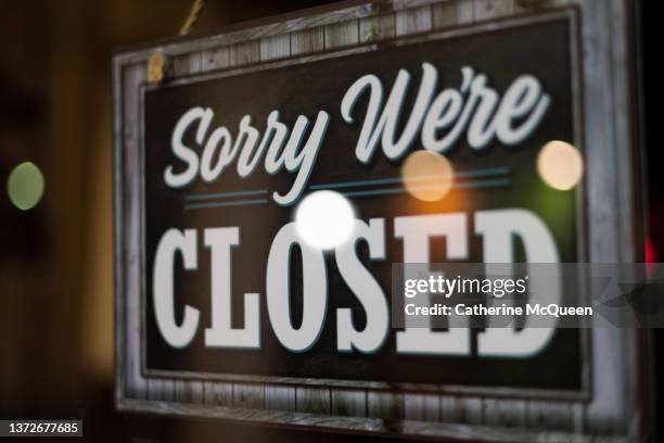 closed sign hanging on door of retail establishment - shop sign stock pictures, royalty-free photos & images
