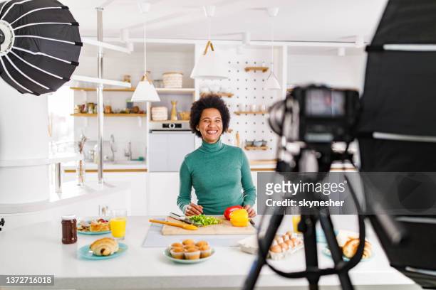 detrás de escena, ¡oh, hacer una comida saludable! - plató televisión fotografías e imágenes de stock