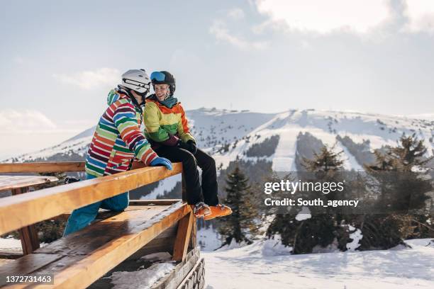 winter vacation - family winter sport stock pictures, royalty-free photos & images