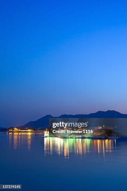 udaipur lake palace - lake palace stock pictures, royalty-free photos & images