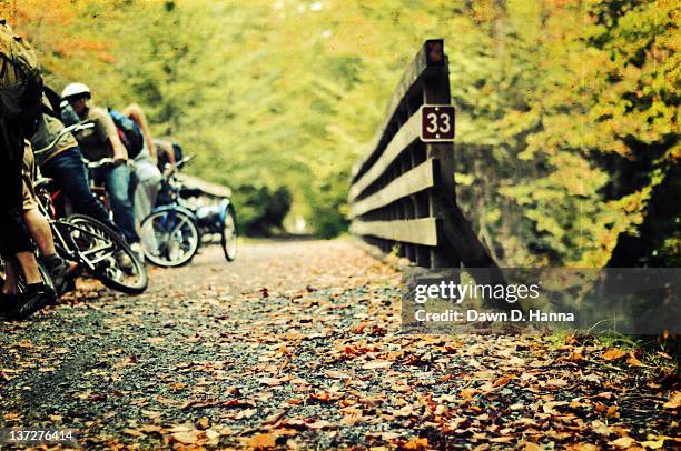 group of bicyclists - abingdon stock pictures, royalty-free photos & images