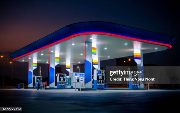 gas station at sunrise - ガソリンスタンド ストックフォトと画像