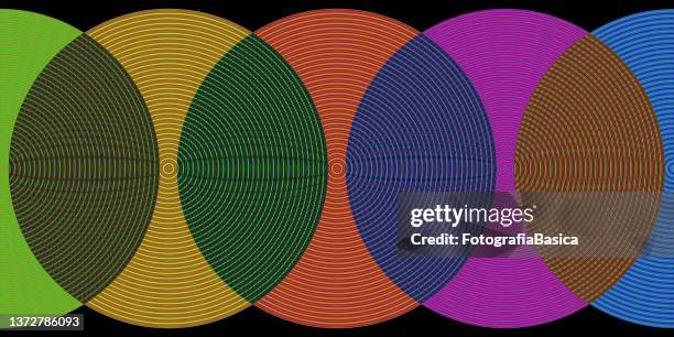 sich überschneidendes mehrfarbiges kreismuster - venn diagramm stock-grafiken, -clipart, -cartoons und -symbole