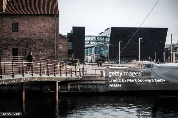 royal danish library - copenhagen, denmark. - koninklijke bibliotheek kopenhagen stockfoto's en -beelden