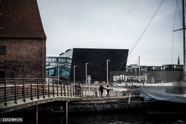 royal danish library - copenhagen, denmark. - koninklijke bibliotheek kopenhagen stockfoto's en -beelden
