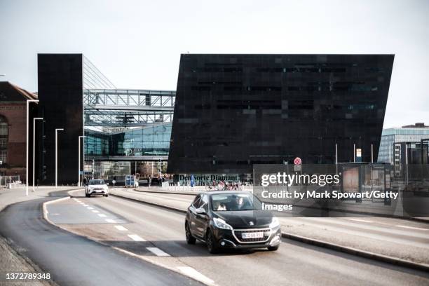 royal danish library - copenhagen, denmark. - koninklijke bibliotheek kopenhagen stockfoto's en -beelden