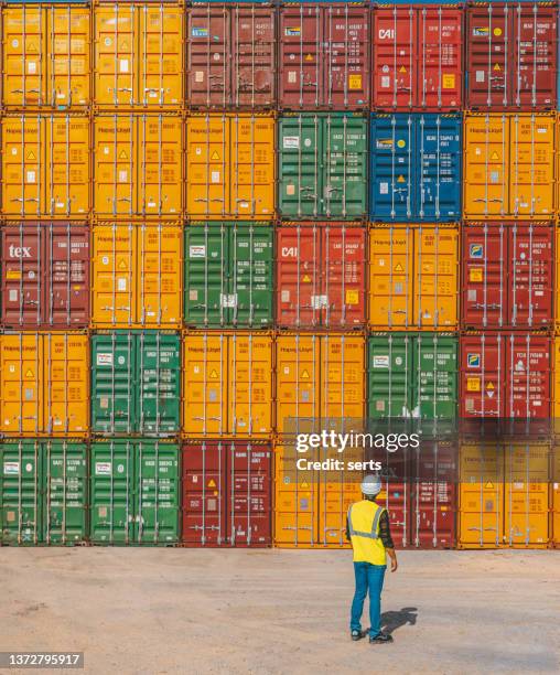 maintanence worker working with cargo containers - pier stock pictures, royalty-free photos & images