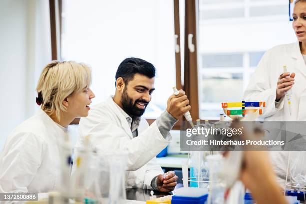 medical students taking part in practical lesson in lab - indian education health science and technology stockfoto's en -beelden