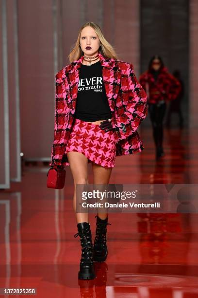 Lila Grace Moss Hack walks the runway at the Versace fashion show during the Milan Fashion Week Fall/Winter 2022/2023 on February 25, 2022 in Milan,...