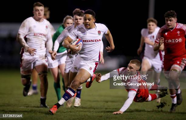 Cassius Cleaves of England evades the challenge from Cameron Winnett of Wales during the Under-20 Six Nations match between England U20 and Wales U20...