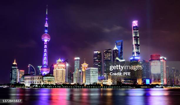 night photography of shangay financial district - shangay stock pictures, royalty-free photos & images