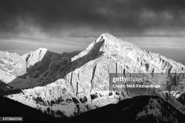 mt ishbel and the sawback range at sunset, banff national park, alberta, canada - ishbel stock pictures, royalty-free photos & images