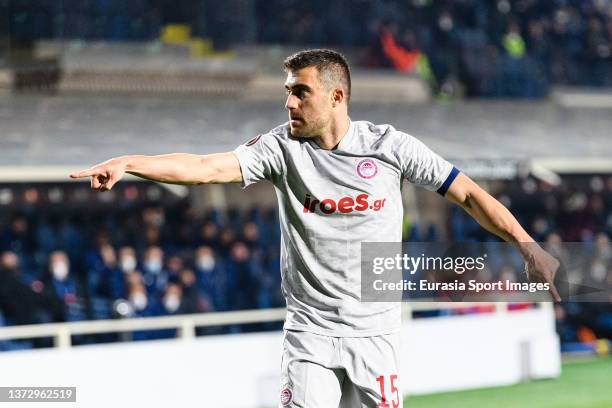 Sokratis Papastathopoulos of Olympiacos gestures during the UEFA Europa League Knockout Round Play-Offs Leg One match between Atalanta and Olympiacos...