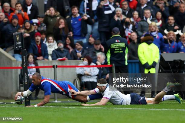 Gael Fickou of France touches down for the third try during the Six Nations Rugby match between Scotland and France at BT Murrayfield Stadium on...
