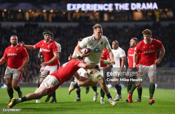Alex Dombrandt of England evades the tackle of Alex Cuthbert of Wales as they score their sides first try of the game during the Guinness Six Nations...