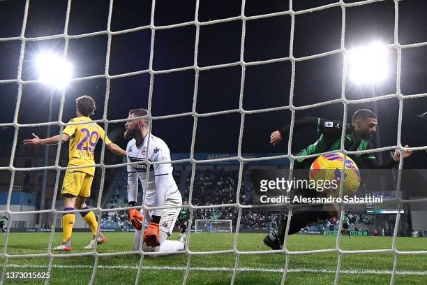 Gregoire Defrel of US Sassuolo celebrates after scoring his team second goal during the Serie A match between US Sassuolo and ACF Fiorentina at Mapei...