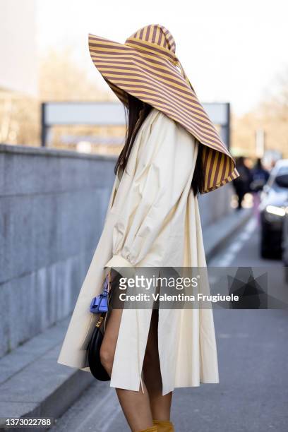 Guest poses ahead of the Jil Sander fashion show during the Milan Fashion Week Fall/Winter 2022/2023 on February 26, 2022 in Milan, Italy.