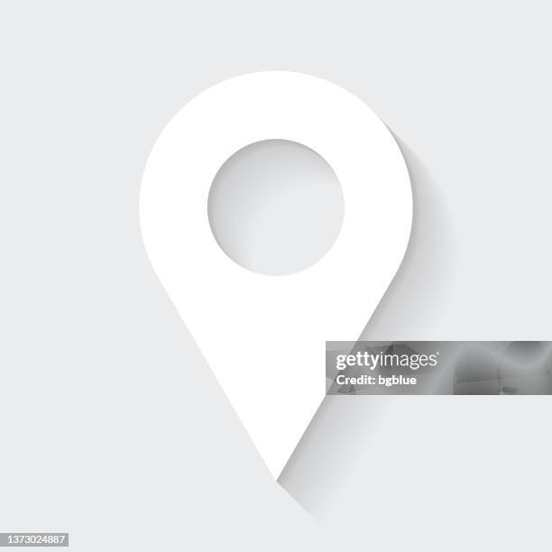 karten-pin. icon mit langem schatten auf leerem hintergrund - flat design - (position) stock-grafiken, -clipart, -cartoons und -symbole