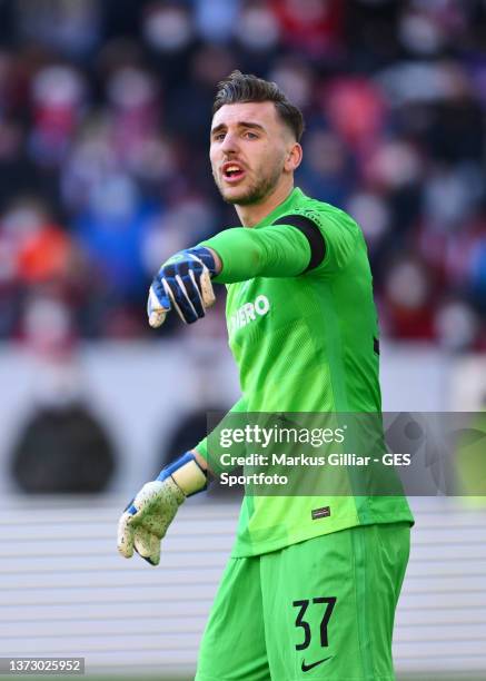 Marcel Lotka of Berlin gives his team instructions during the Bundesliga match between Sport-Club Freiburg and Hertha BSC at Europa-Park Stadion on...