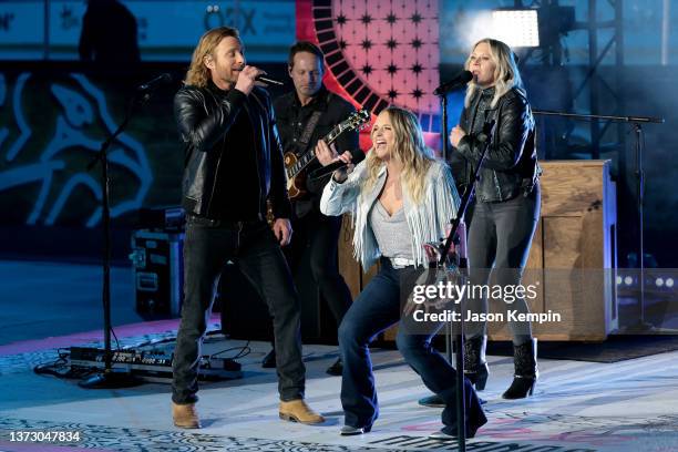 Dierks Bentley and Miranda Lambert perform during the 2022 Navy Federal Credit Union NHL Stadium Series, Tampa Bay Lightning v Nashville Predators at...