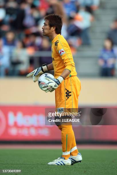 Yoichi Doi of Tokyo Verdy in action during the J.League J1 match between Tokyo Verdy and Yokohama F.Marinos at National Stadium on May 3, 2008 in...