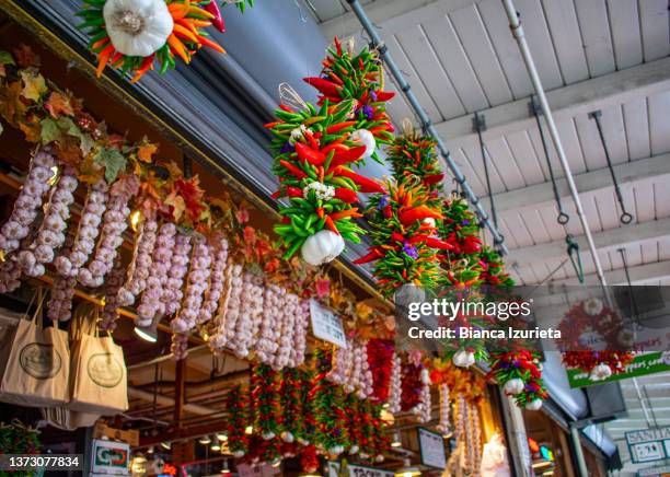 garlic and chillies hanging from a shop in seattle - pike place market stock pictures, royalty-free photos & images