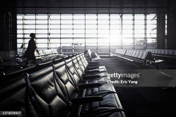 airport departure lounge at early morning - doha airport stock pictures, royalty-free photos & images
