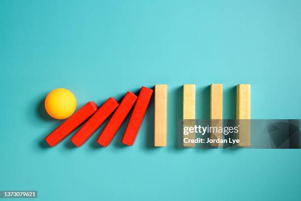 concept of leadership. domino pieces falling - pressão física imagens e fotografias de stock