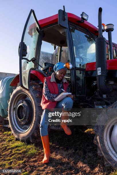 writing a work report - african american farmer stock pictures, royalty-free photos & images