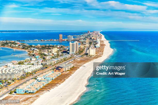 aérea de pensacola beach - pensacola beach fotografías e imágenes de stock