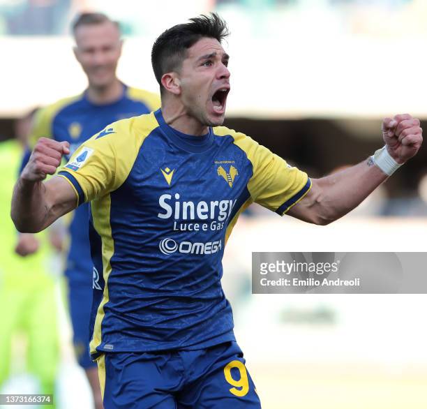 Giovanni Simeone of Hellas Verona celebrates after scoring the opening goal during the Serie A match between Hellas Verona and Venezia FC at Stadio...