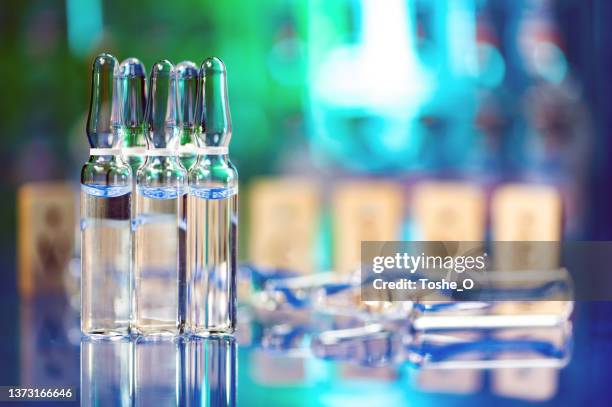 vaccine ampoules - antibody stockfoto's en -beelden