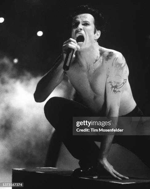 Scott Weiland of Stone Temple Pilots performs during Live 105's BFD at Shoreline Amphitheatre on June 16, 2000 in Mountain View, California.